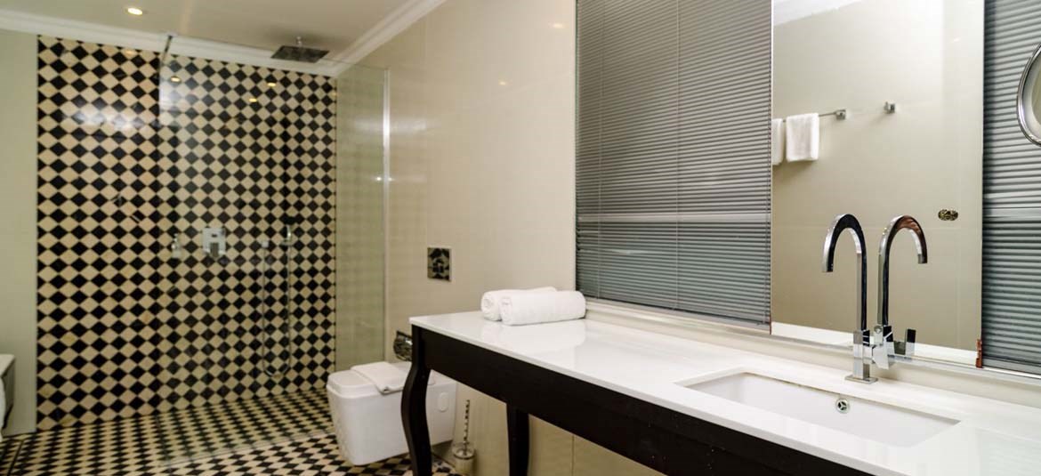 deluxe room - bathroom